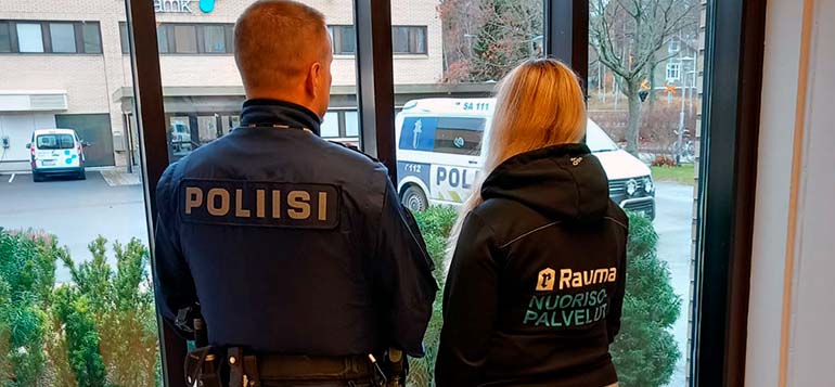 Poliisit Vierailevat Kuovin Nuortenilloissa - Rauman Kaupunki