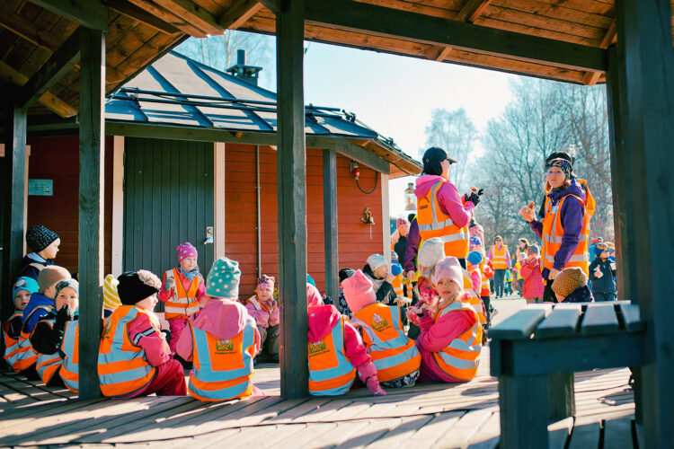 Children at Kipparinpuisto.