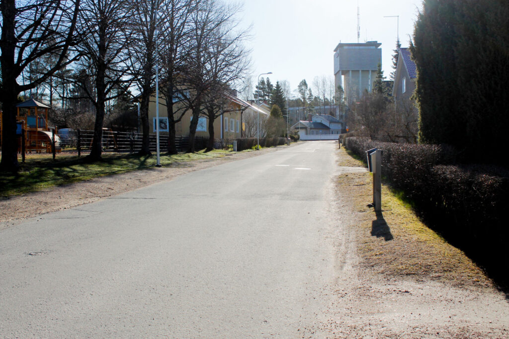 A housing area in Nummi with the water tower in the background.