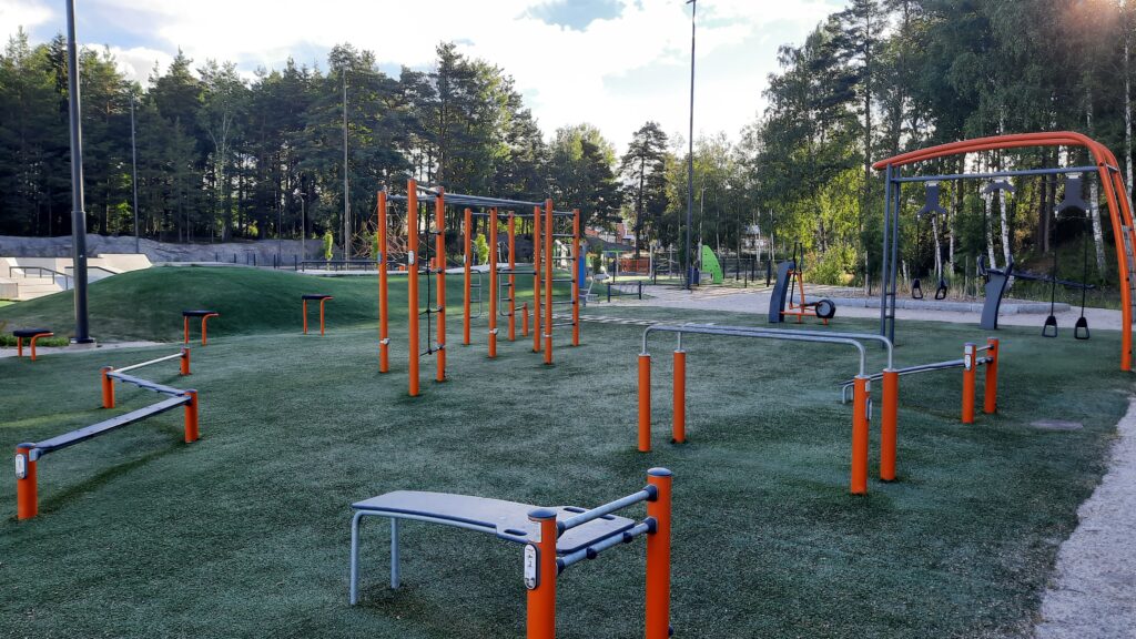 A variety of fitness equipment in Pyynpää.