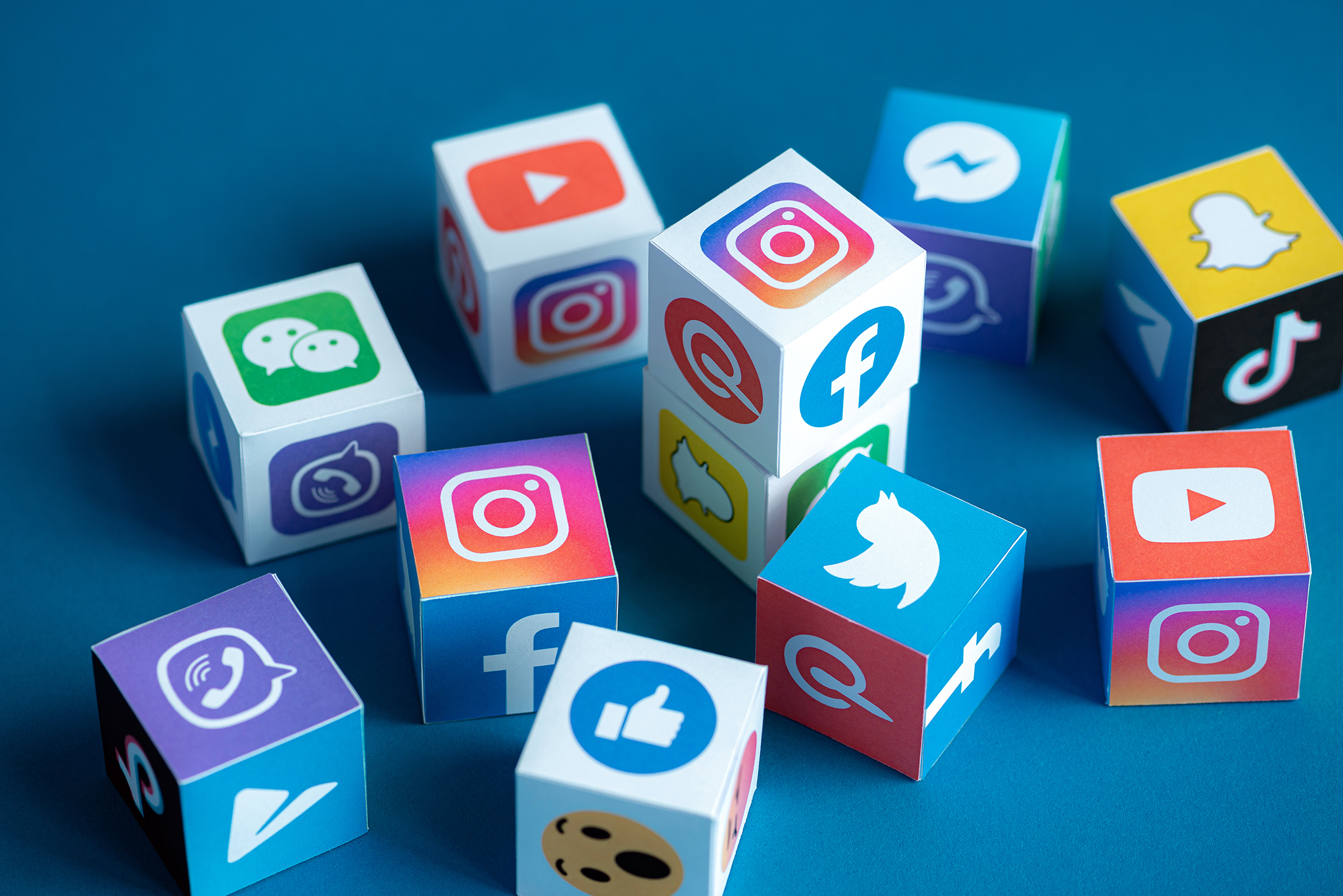A paper cubes collection with printed logos of world-famous social networks and online messengers, such as Facebook, Instagram, YouTube, Telegram and others.