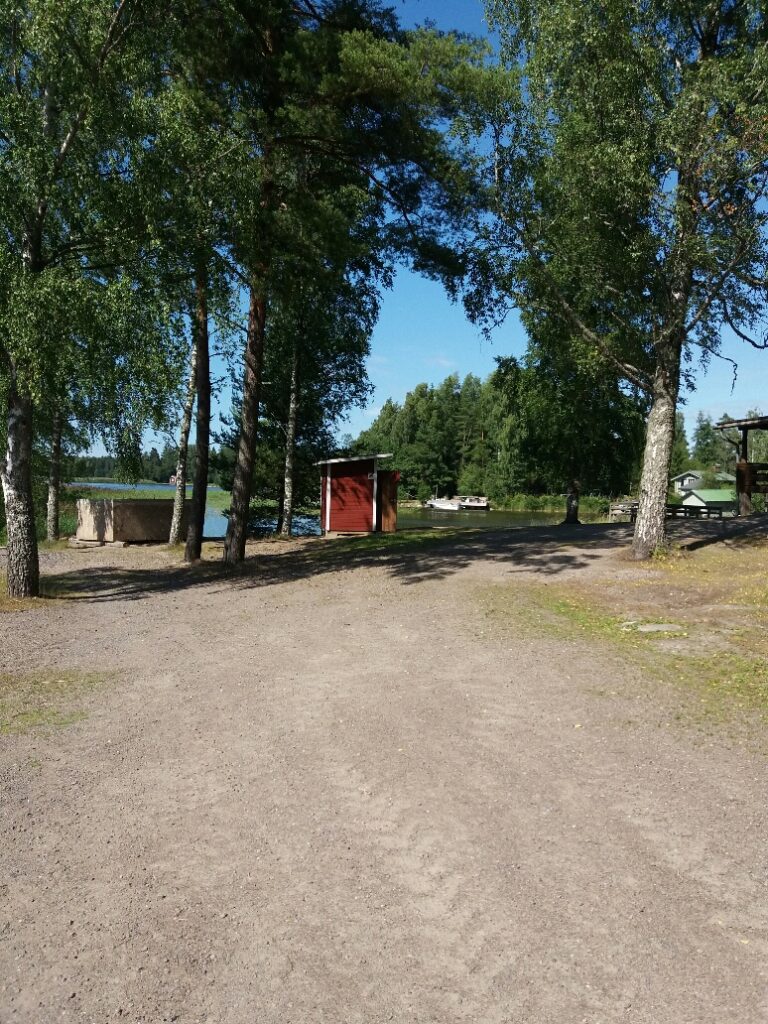 Yard area at Lillonkari lakeside sauna.