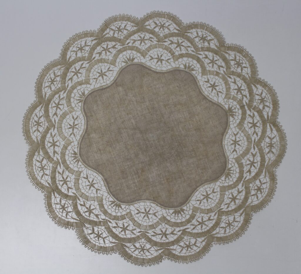 A lace called Mandelpyörä from Rauma Museum collections.