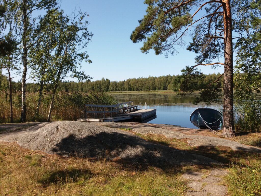 Pitkäjärven ranta.