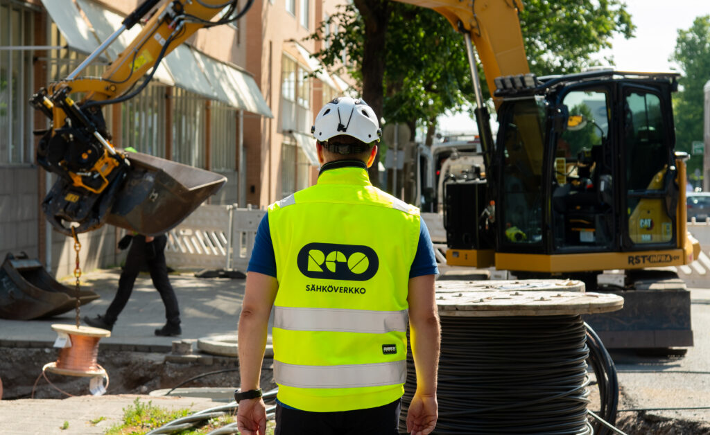 REO Sähköverkko construction.